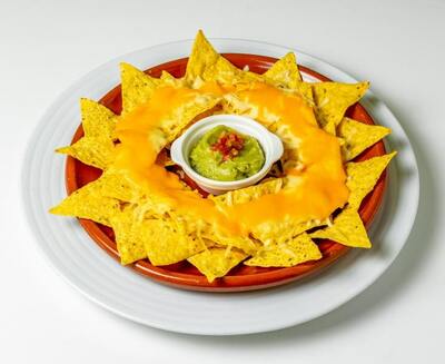 Nachos con queso y guacamole