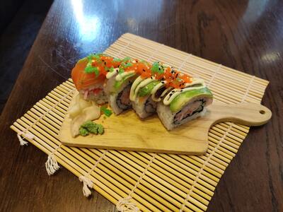 Rainbow Roll (4 Pieces)