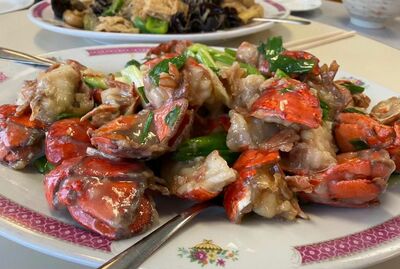 姜葱炒龙虾 | Pan Fried Lobster tails with Ginger & Green Onion