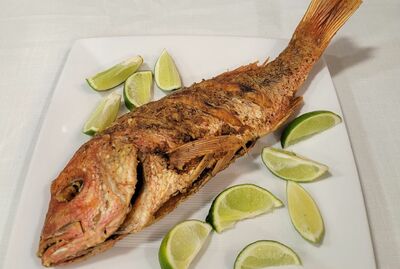 PESCADO ENTERO PARGO ROJO HORNEADO (Acompañantes son adicionales).