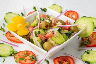 ENSALADA CON PEPINO  & TOMATE