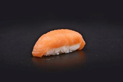 SMOKED SALMON/手握寿司 熏制三文鱼