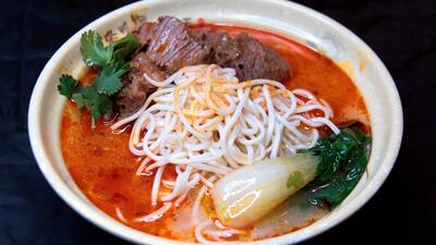 Hand Made Thin Noodles with Braised Beef in Broth 红烧牛肉面