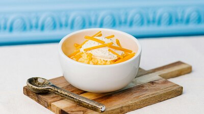 Oeufs brouillés cheddar & fines herbes