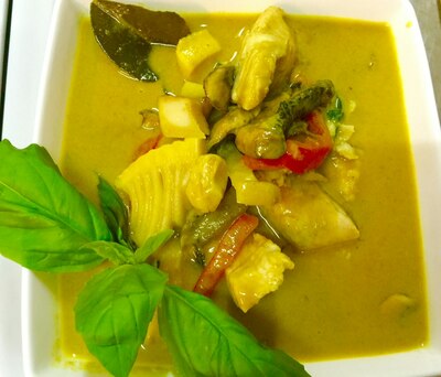 17A Gaeng Gai con Curry Amarillo