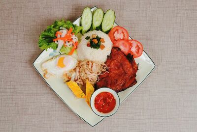 Cơm sườn - Steam rice with grilled pork