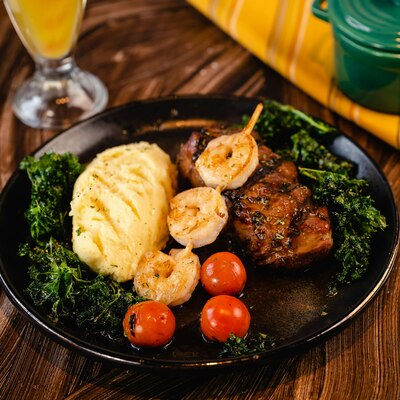 Surf & Turf "Rib Eye & Prawns"