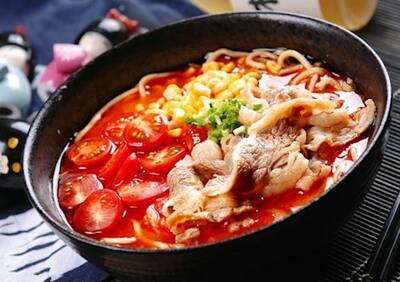 麻辣肥牛米线 / Spicy Beef Rice Noodles