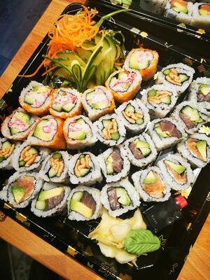 Medium Sushi Platter (56 pieces for 6-8people）