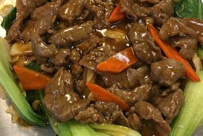 菜远牛河 Pan Fried Beef Chow Funn with vegetables