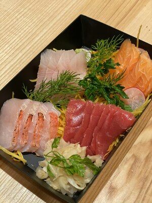 Sashimi Mixte 16pcs (+1 portion de riz)