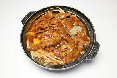 Sliced Beef & Sweet Potato Noodles in Satay Sauce Cooked in Clay Pot 沙爹金菇牛肉粉丝煲