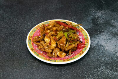 Fried Pork Strips & Shredded Fungus in Hot Garlic Sauce 鱼香肉丝