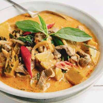 33B Neua San Nok Gaeng Curry Rojo