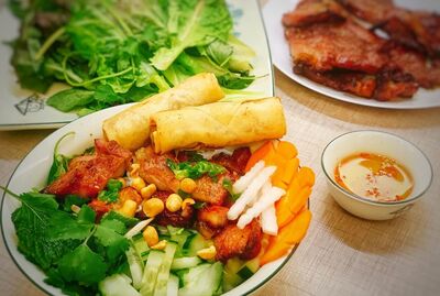 Bún thịt nướng - Vermicelli with Grilled Pork and Pork Spring Roll