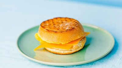 Egg bun cheddar