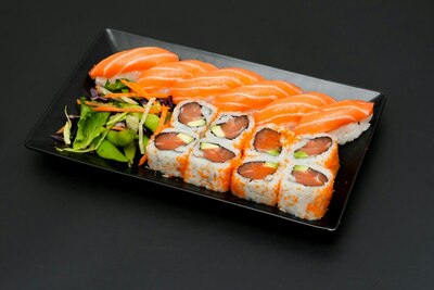 Salmon Mix Set (14 Pcs)