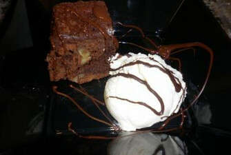 BROWNIE CON HELADO DE VAINILLA