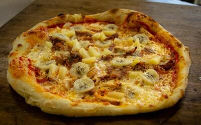 Chicken, Ham, Pineapple, Banana Pizza