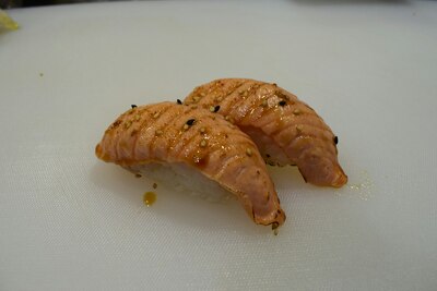 93. Nigiri Salmón Flambeado