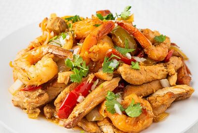 FAJITAS DE POLLO CON CAMARONES