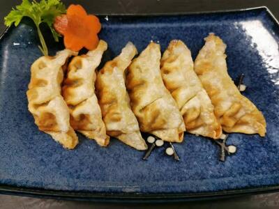 134. Chicken & Vegetable Gyoza / 鸡肉蔬菜饺