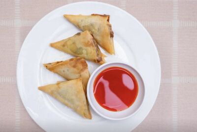 Curry Puffs (4 Pieces) 咖喱角