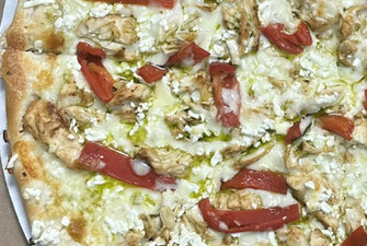 GRILLED CHICKEN PESTO PIZZA