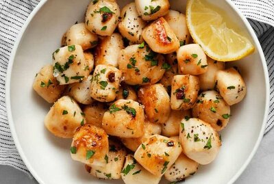 Sautéed baby scallops