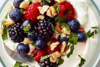 Fresh Berry Yogurt Bowl