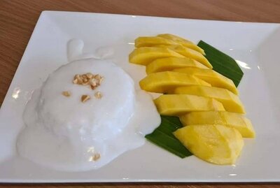 Riz collant et mangue fraiche