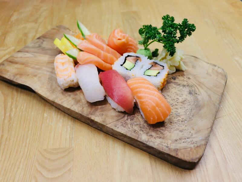SUSHI COMBO / SPECIALTIES