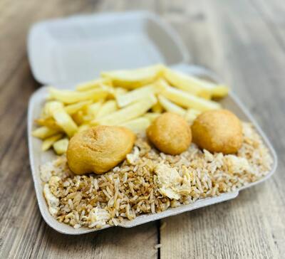 Chicken Balls (3), Fried Rice & Chips with Sauce - 낫레 係 샷헷3뮴일烈