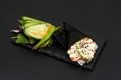 Salmon Avocado Handroll