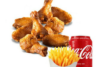 Alitas de pollo con patatas y refresco