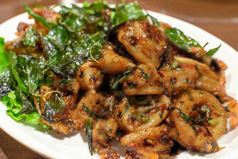 Crispy Basil Calamari หมึกกระเพรากรอบ