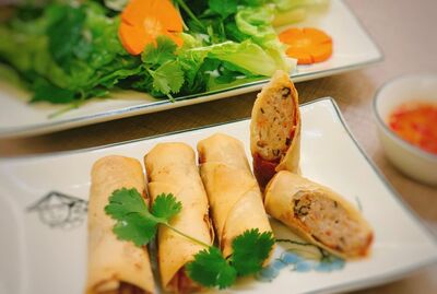 Chả giò - Deep fried Spring Rolls (5 Rolls)