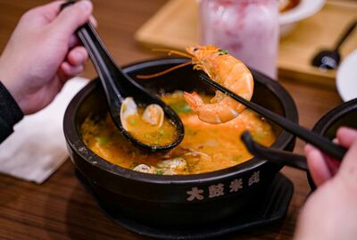 A12. Rice Noodle Soup with Clam / 蒜蓉花甲米线