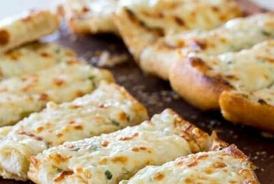 Garlic Bread w/ Cheese