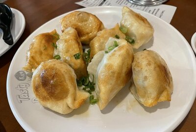 P2. Pork Postickers (8 pcs) 鮮肉鍋貼