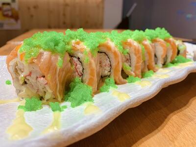 Fire Salmon Roll/ 火炙三文鱼卷