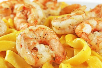 FETTUCCINI A LA HUANCAÍNA CON LANGOSTINOS