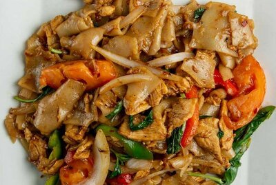 Drunken Noodle** ขี้เมา