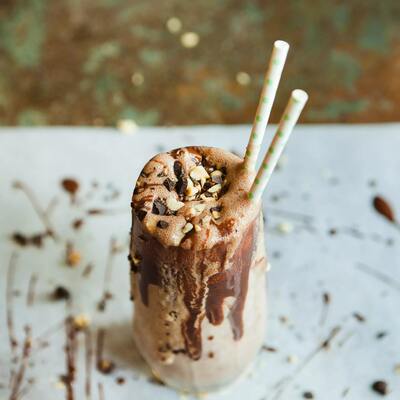 Snickers Chocolate Milkshake