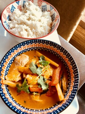 17B Gaeng Gai con Curry Rojo