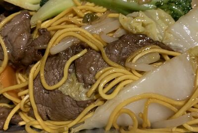 Fillet Steak & Vegetable Chow Mein  牛柳炒面103