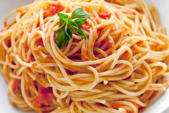 Spaghetti with tomato