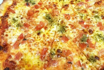 MARGHERITA    ( Allergens: Gluten Wheat, Lactose)