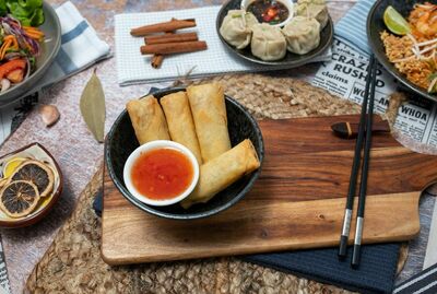 VEGETARIAN SPRING ROLLS (4 pcs)