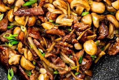 蘑菇牛 Beef with Mushrooms